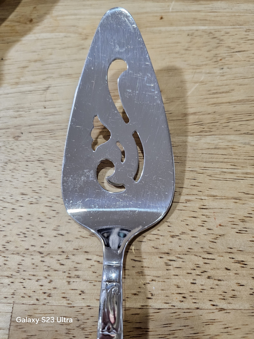 26 International Silver Plated Pierced Pie Server with Floral Handle